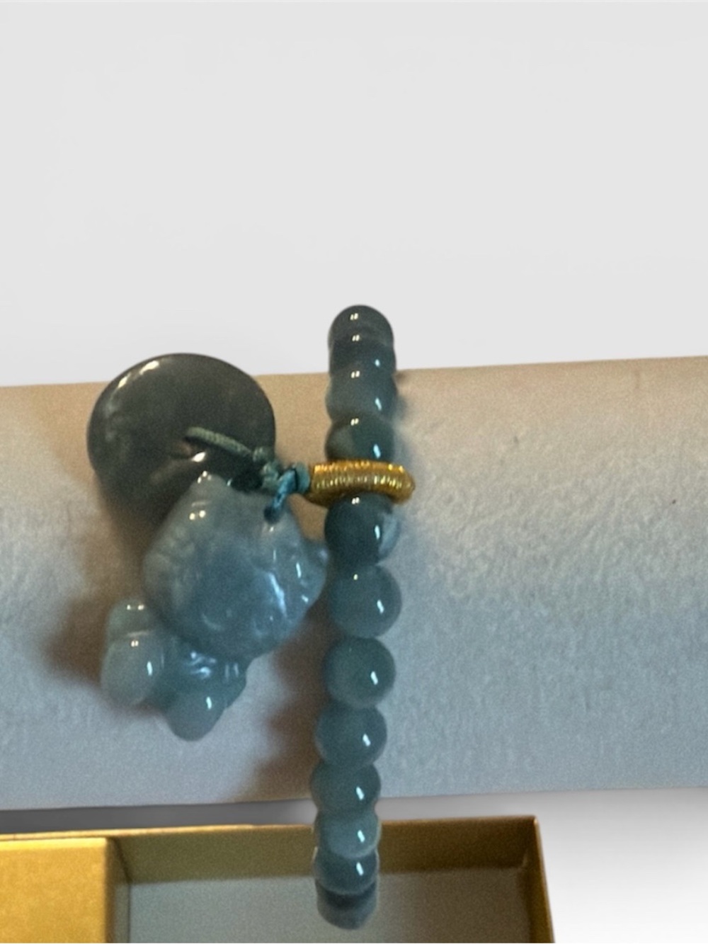 Green Jade Bead Bracelet with HK Charm - Picture 2 of 3